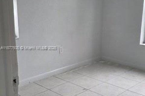 Снять в аренду квартиру в Хомстед, Флорида 2 спальни, 78.97м2, № 1924327 - фото 1