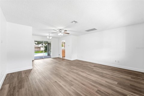 House in Deltona, Florida 2 bedrooms, 88.35 sq.m. № 2224949 - photo 3