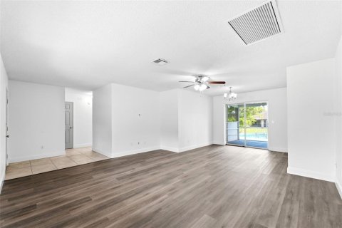 House in Deltona, Florida 2 bedrooms, 88.35 sq.m. № 2224949 - photo 5