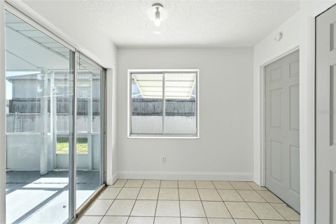 House in Deltona, Florida 2 bedrooms, 88.35 sq.m. № 2224949 - photo 9