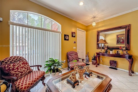 House in Miramar, Florida 3 bedrooms, 204.85 sq.m. № 1846193 - photo 12