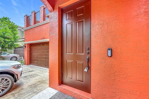 House in Miramar, Florida 3 bedrooms, 204.85 sq.m. № 1846193 - photo 6