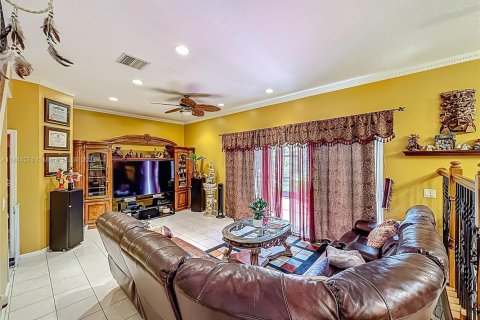 House in Miramar, Florida 3 bedrooms, 204.85 sq.m. № 1846193 - photo 29