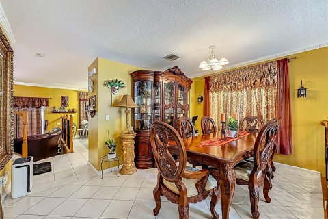 House in Miramar, Florida 3 bedrooms, 204.85 sq.m. № 1846193 - photo 16