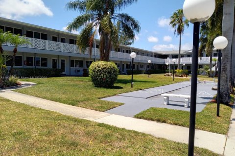 Copropriété à louer à Hallandale Beach, Floride: 1 chambre, 70.05 m2 № 1963240 - photo 4