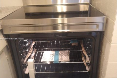 Copropriété à louer à Hallandale Beach, Floride: 1 chambre, 70.05 m2 № 1963240 - photo 5