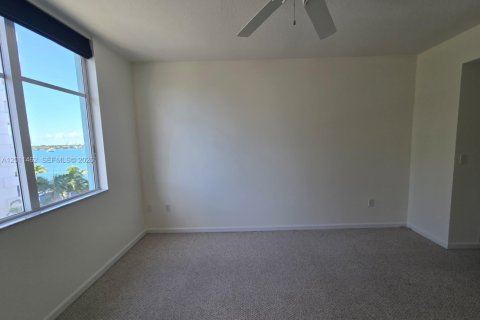 Condo in Miami Beach, Florida, 1 bedroom № 2076116 - photo 11