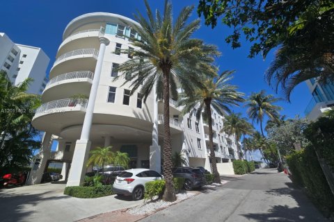 Condo in Miami Beach, Florida, 1 bedroom  № 2076116