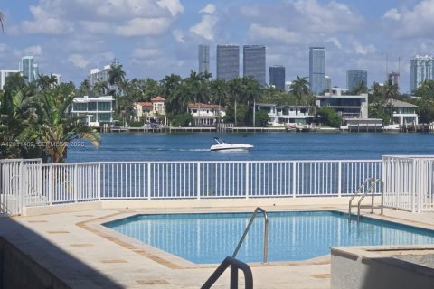 Condo in Miami Beach, Florida, 1 bedroom № 2076116 - photo 3
