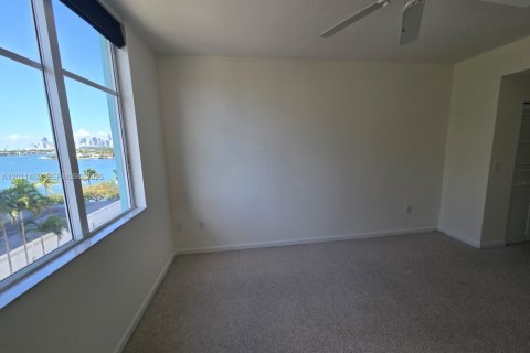 Condo in Miami Beach, Florida, 1 bedroom № 2076116 - photo 10
