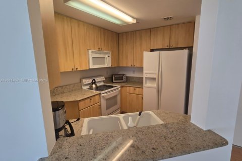 Condo in Miami Beach, Florida, 1 bedroom № 2076116 - photo 6