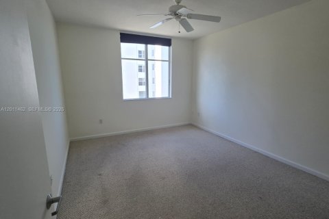 Condo in Miami Beach, Florida, 1 bedroom № 2076116 - photo 7