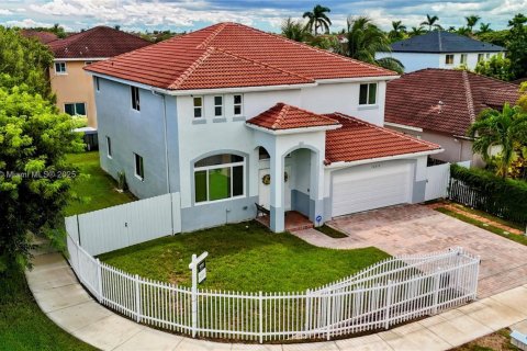 Villa ou maison à vendre à Cutler Bay, Floride: 4 chambres, 242.1 m2 № 1896033 - photo 2