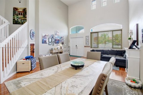 Villa ou maison à vendre à Cutler Bay, Floride: 4 chambres, 242.1 m2 № 1896033 - photo 6