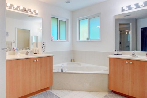 Villa ou maison à vendre à Cutler Bay, Floride: 4 chambres, 242.1 m2 № 1896033 - photo 24