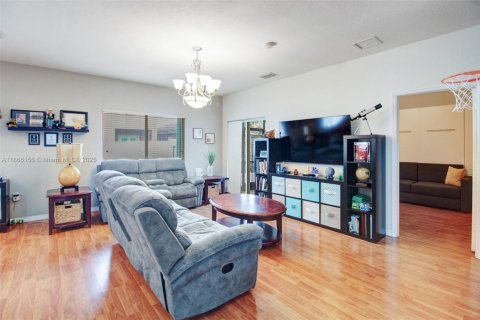 Villa ou maison à vendre à Cutler Bay, Floride: 4 chambres, 242.1 m2 № 1896033 - photo 15