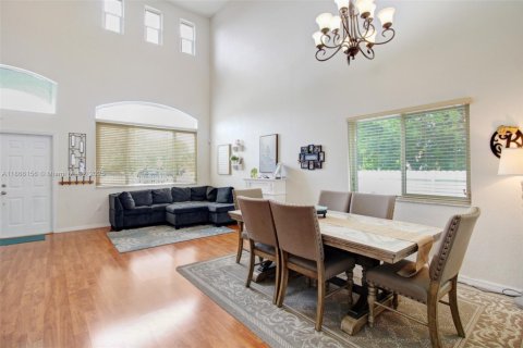 Villa ou maison à vendre à Cutler Bay, Floride: 4 chambres, 242.1 m2 № 1896033 - photo 5