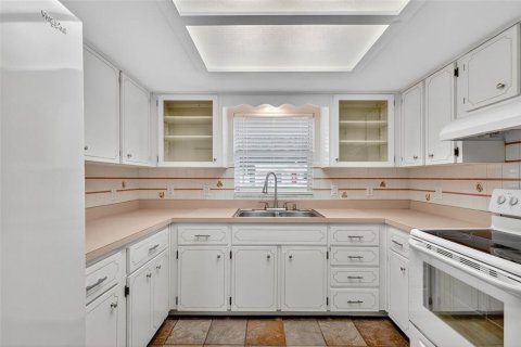 Villa ou maison à vendre à Bushnell, Floride: 2 chambres, 124.86 m2 № 1903599 - photo 9
