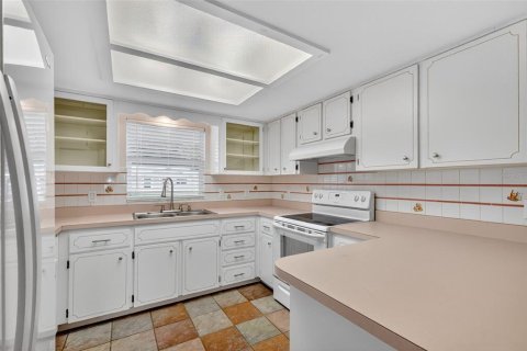 Villa ou maison à vendre à Bushnell, Floride: 2 chambres, 124.86 m2 № 1903599 - photo 8