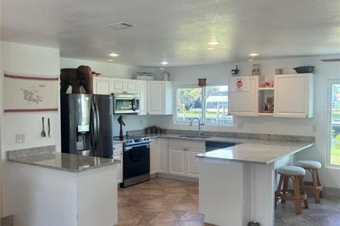 House in Port Charlotte, Florida 3 bedrooms, 109.25 sq.m. № 1879415 - photo 15