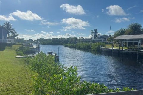 House in Port Charlotte, Florida 3 bedrooms, 109.25 sq.m. № 1879415 - photo 6
