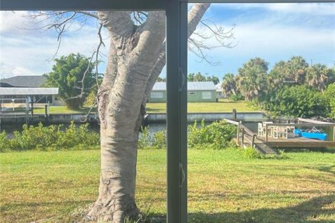 House in Port Charlotte, Florida 3 bedrooms, 109.25 sq.m. № 1879415 - photo 21