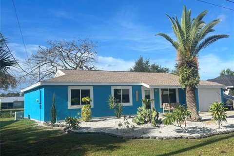 House in Port Charlotte, Florida 3 bedrooms, 109.25 sq.m. № 1879415 - photo 2