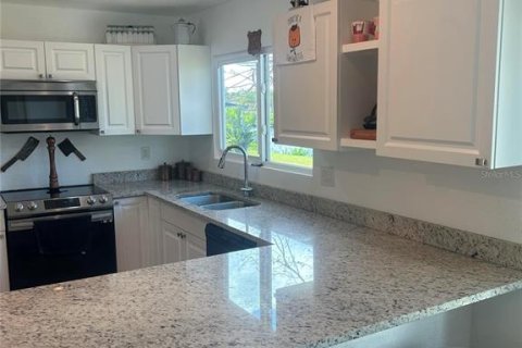 House in Port Charlotte, Florida 3 bedrooms, 109.25 sq.m. № 1879415 - photo 17
