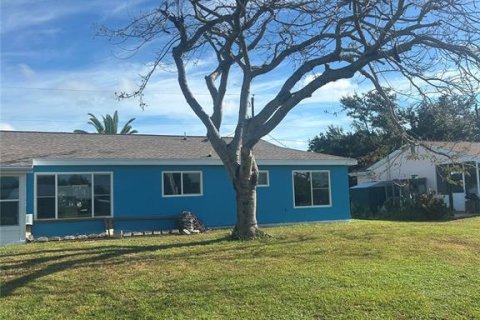 House in Port Charlotte, Florida 3 bedrooms, 109.25 sq.m. № 1879415 - photo 10