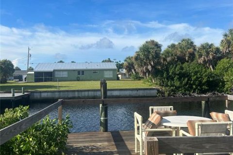 House in Port Charlotte, Florida 3 bedrooms, 109.25 sq.m. № 1879415 - photo 9
