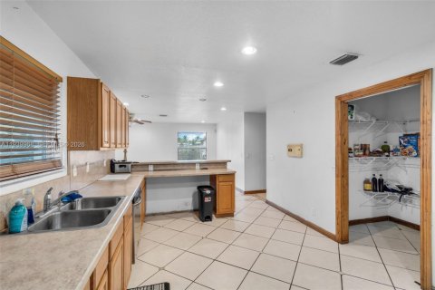 Villa ou maison à vendre à West Park, Floride: 4 chambres, 269.88 m2 № 1996894 - photo 17