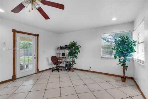 Villa ou maison à vendre à West Park, Floride: 4 chambres, 269.88 m2 № 1996894 - photo 12