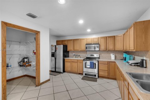 Villa ou maison à vendre à West Park, Floride: 4 chambres, 269.88 m2 № 1996894 - photo 15