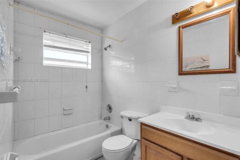 Villa ou maison à vendre à West Park, Floride: 4 chambres, 269.88 m2 № 1996894 - photo 23