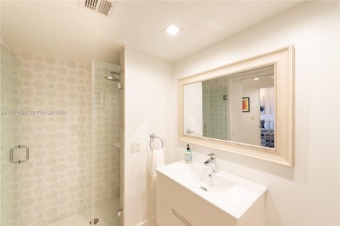 Condo in Key Biscayne, Florida, 2 bedrooms  № 2172887 - photo 18