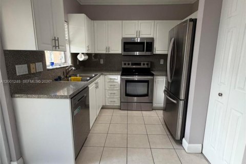 Townhouse in Sunrise, Florida 3 bedrooms, 155.89 sq.m. № 2065805 - photo 8