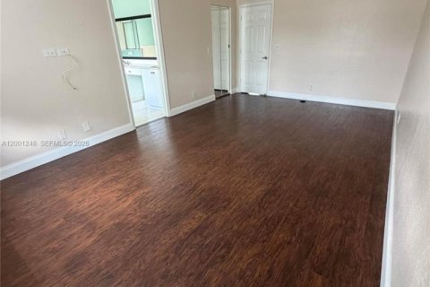 Townhouse in Sunrise, Florida 3 bedrooms, 155.89 sq.m. № 2065805 - photo 23