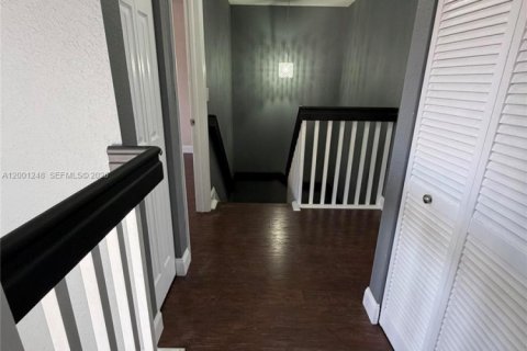 Townhouse in Sunrise, Florida 3 bedrooms, 155.89 sq.m. № 2065805 - photo 20