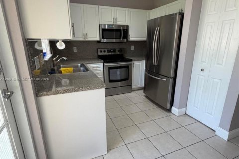 Townhouse in Sunrise, Florida 3 bedrooms, 155.89 sq.m. № 2065805 - photo 9