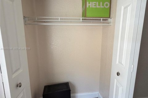 Townhouse in Sunrise, Florida 3 bedrooms, 155.89 sq.m. № 2065805 - photo 14