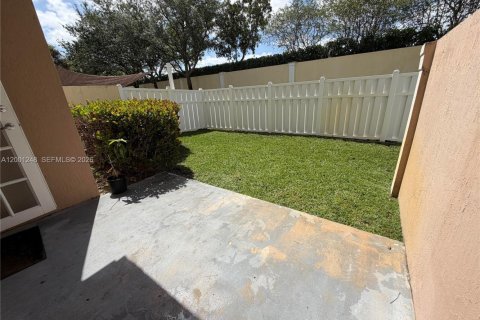 Townhouse in Sunrise, Florida 3 bedrooms, 155.89 sq.m. № 2065805 - photo 28