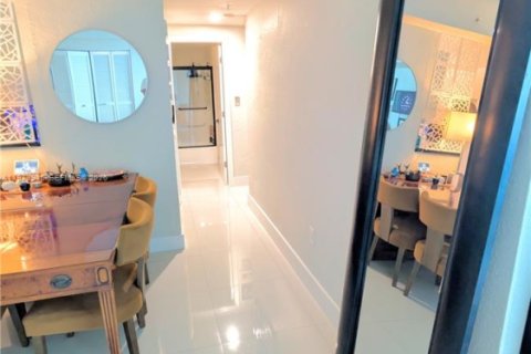 Condo in North Bay Village, Florida, 2 bedrooms  № 2041193 - photo 12