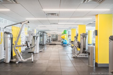 Condo in North Bay Village, Florida, 2 bedrooms  № 2041193 - photo 15