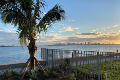 Condo in North Bay Village, Florida, 2 bedrooms  № 2041193 - photo 27