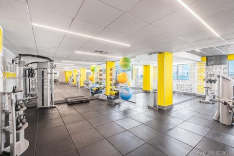 Condo in North Bay Village, Florida, 2 bedrooms  № 2041193 - photo 16