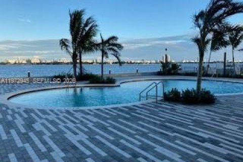 Condo in North Bay Village, Florida, 2 bedrooms  № 2041193 - photo 18