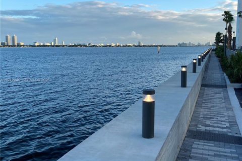 Condo in North Bay Village, Florida, 2 bedrooms  № 2041193 - photo 21