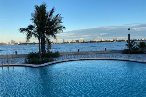 Condo in North Bay Village, Florida, 2 bedrooms  № 2041193 - photo 22