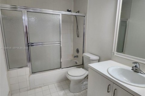 House in Cooper City, Florida 3 bedrooms, 189.52 sq.m. № 2268022 - photo 26