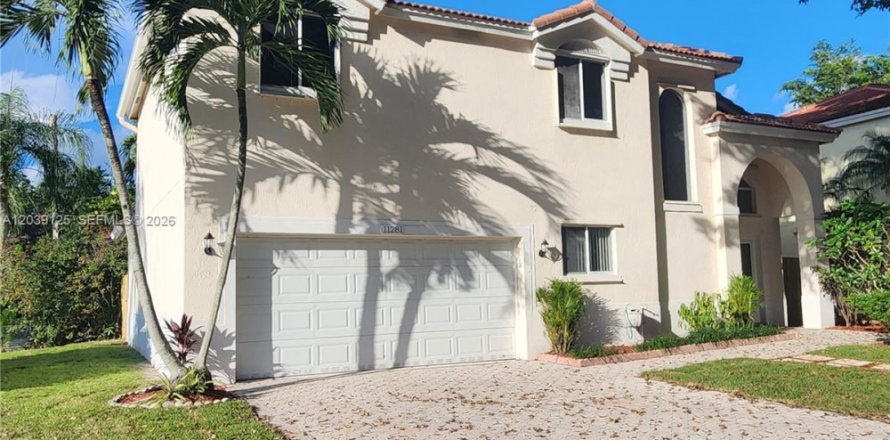 House in Cooper City, Florida 3 bedrooms, 189.52 sq.m. № 2268022